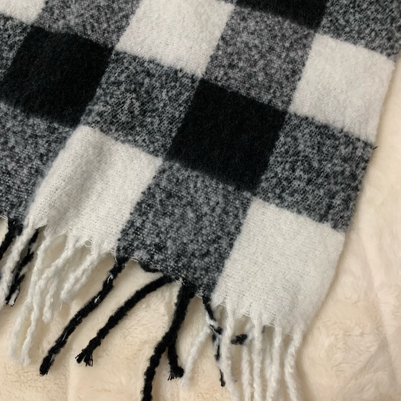 NWT American Eagle Plaid Blanket Scarf - Picture 7 of 7
